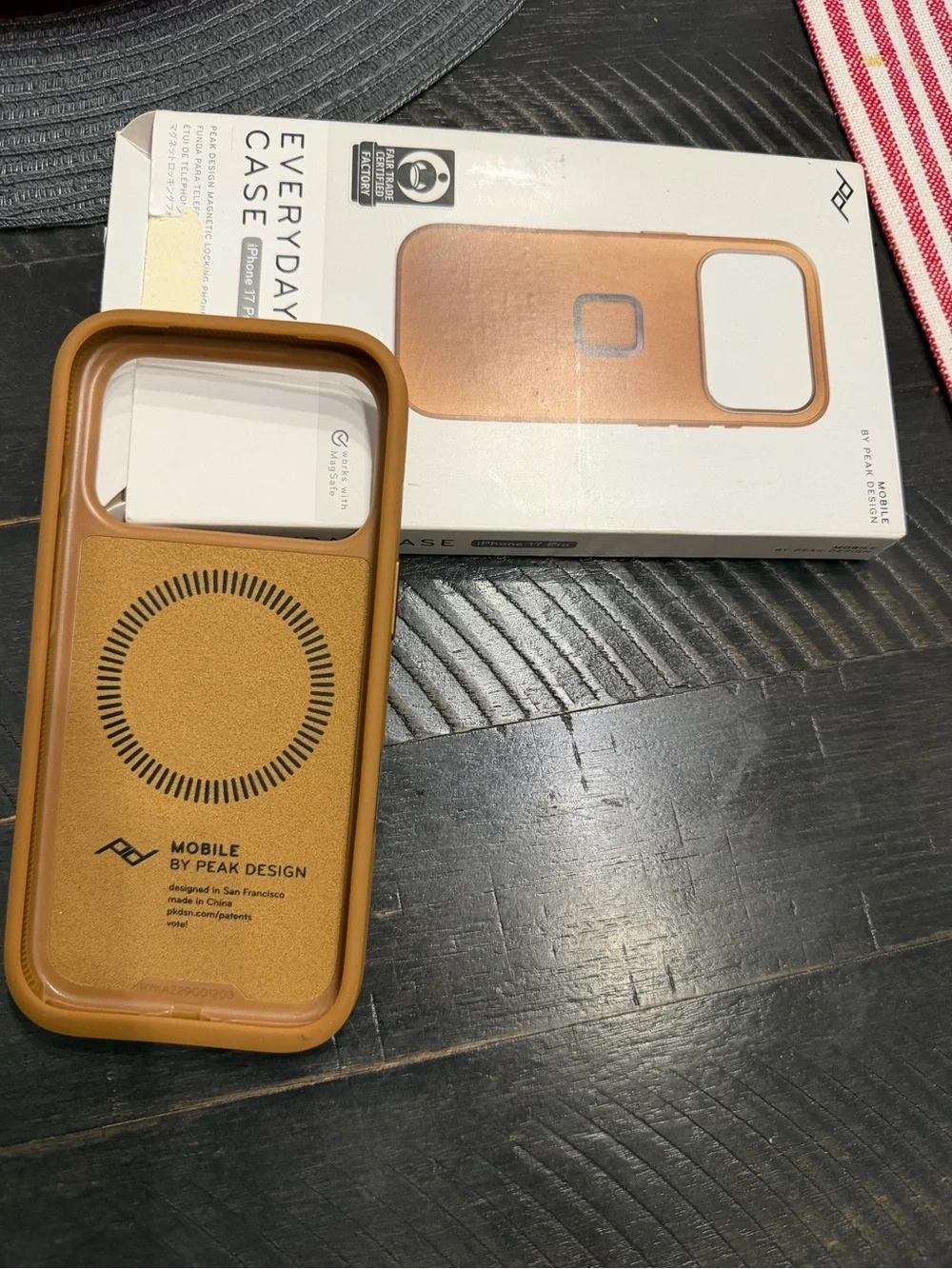 Peak Design Everyday SlimLink Case for iPhone – Brown